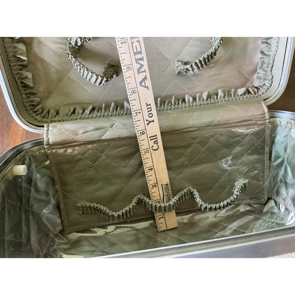 American Tourister Vintage Train Case Tri-Taper Tan Hard Shell Makeup Bag No Key